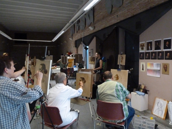 El taller de retrato forma parte de la oferta veraniega del Museo de Navarra. 
